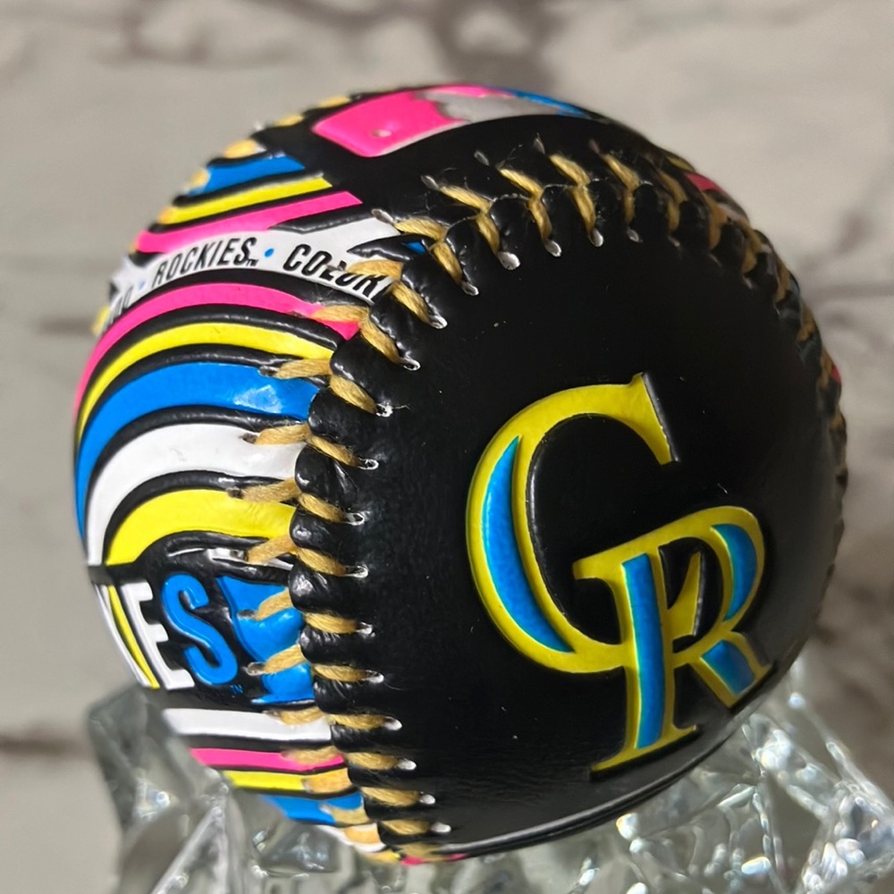 Collectible Neon Stripe Rawlings Baseball with‎ Colorado Rockies Logo
